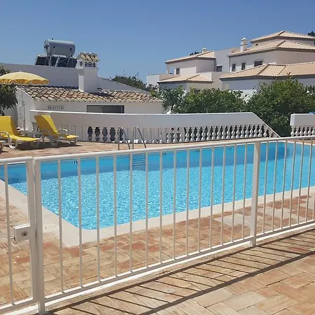 Com Piscina A 15o Metros Da Praia