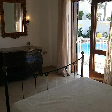 Com Piscina A 15o Metros Da Praia בית נופש