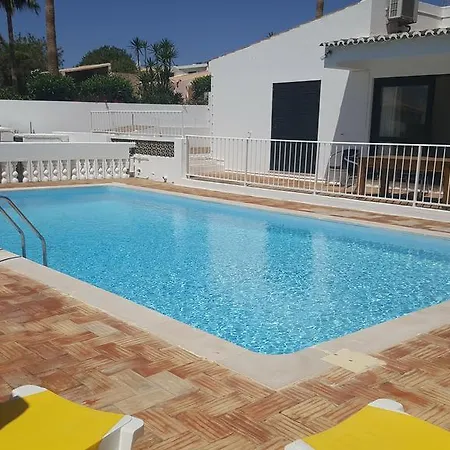 Com Piscina A 15o Metros Da Praia *