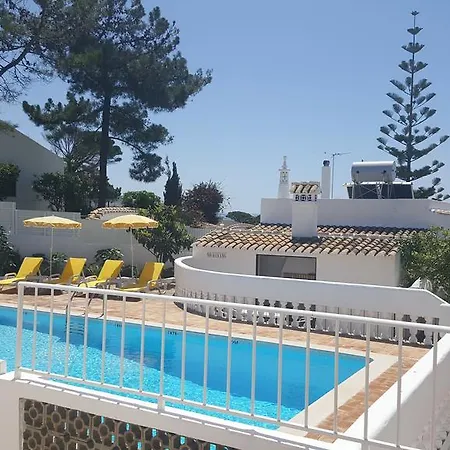 Com Piscina A 15o Metros Da Praia