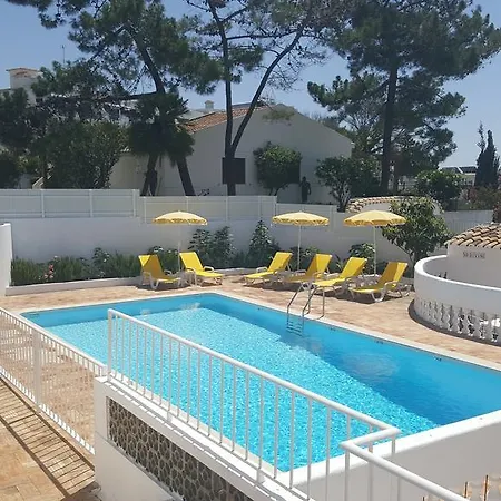 Com Piscina A 15o Metros Da Praia 別荘