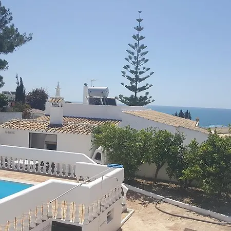 Com Piscina A 15o Metros Da Praia *