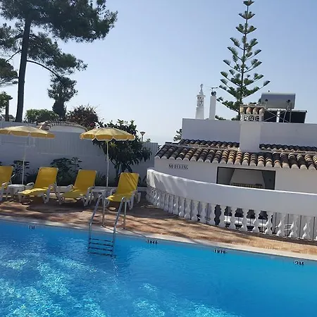 Com Piscina A 15o Metros Da Praia 別荘