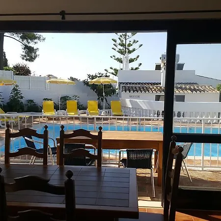 Com Piscina A 15o Metros Da Praia * アルブフェイラ